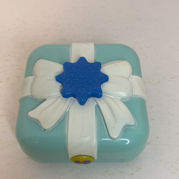 Polly Pocket Hidden Hideouts Frosty Fairytale - Picture 5 of 9